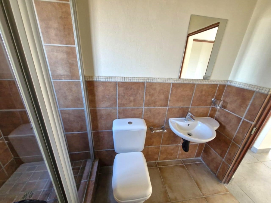 To Let 3 Bedroom Property for Rent in Meerhof North West